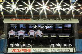 McLaren pit gantry. 21.09.2012.Formula 1 World Championship, Rd 14, Singapore Grand Prix, Singapore, Singapore, Practice Day