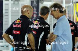 (L to R): Adrian Newey (GBR) Red Bull Racing Chief Technical Officer with Mario Illien (SUI) Ilmor Engine Designer. 21.09.2012.Formula 1 World Championship, Rd 14, Singapore Grand Prix, Singapore, Singapore, Practice Day