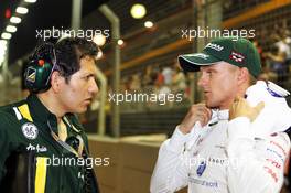 (L to R): Juan Pablo Ramirez (MEX) Caterham Race Engineer with Heikki Kovalainen (FIN) Caterham on the grid. 23.09.2012. Formula 1 World Championship, Rd 14, Singapore Grand Prix, Singapore, Singapore, Race Day