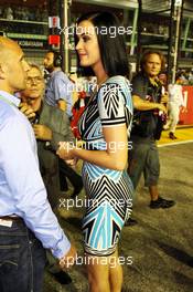 Katy Perry (USA) Singer on the grid. 23.09.2012. Formula 1 World Championship, Rd 14, Singapore Grand Prix, Singapore, Singapore, Race Day