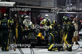 Vitaly Petrov (RUS) Caterham CT01 is pushed back to his pit box. 23.09.2012. Formula 1 World Championship, Rd 14, Singapore Grand Prix, Singapore, Singapore, Race Day