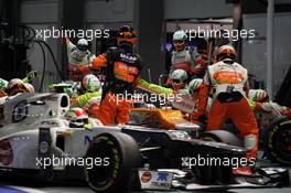 Nico Hulkenberg (GER) Sahara Force India F1 VJM05 makes a pit stop as Sergio Perez (MEX) Sauber C31 pulls into his pit box. 23.09.2012. Formula 1 World Championship, Rd 14, Singapore Grand Prix, Singapore, Singapore, Race Day