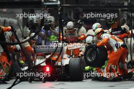 Nico Hulkenberg (GER) Sahara Force India F1 VJM05 makes a pit stop with a punctured tyre. 23.09.2012. Formula 1 World Championship, Rd 14, Singapore Grand Prix, Singapore, Singapore, Race Day