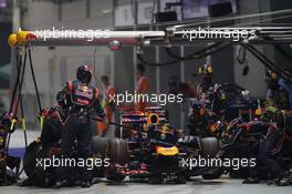 Sebastian Vettel (GER) Red Bull Racing RB8 makes a pit stop. 23.09.2012. Formula 1 World Championship, Rd 14, Singapore Grand Prix, Singapore, Singapore, Race Day