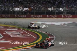 Lewis Hamilton (GBR) McLaren MP4/27 leads Sebastian Vettel (GER) Red Bull Racing RB8. 23.09.2012. Formula 1 World Championship, Rd 14, Singapore Grand Prix, Singapore, Singapore, Race Day