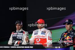 Pastor Maldonado (VEN), Williams F1 Team, Lewis Hamilton (GBR), McLaren Mercedes and Sebastian Vettel (GER), Red Bull Racing  22.09.2012. Formula 1 World Championship, Rd 14, Singapore Grand Prix, Singapore, Singapore, Qualifying Day