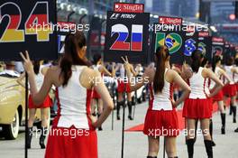 Grid girls on the drivers parade. 23.09.2012. Formula 1 World Championship, Rd 14, Singapore Grand Prix, Singapore, Singapore, Race Day