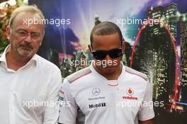 Lewis Hamilton (GBR) McLaren with his manager Didier Coton (BEL) Driver Manager. 20.09.2012. Formula 1 World Championship, Rd 14, Singapore Grand Prix, Singapore, Singapore, Preparation Day