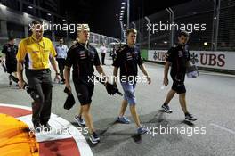 Sebastian Vettel (GER) Red Bull Racing walks the circuit with Heikki Huovinen (FIN) Personal Trainer and Guillaume Rocquelin  (ITA) Red Bull Racing Race Engineer (Right). 20.09.2012. Formula 1 World Championship, Rd 14, Singapore Grand Prix, Singapore, Singapore, Preparation Day