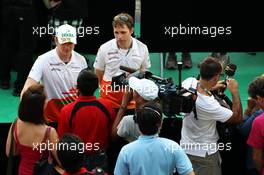 Nico Hulkenberg (GER) Sahara Force India F1 with the media. 20.09.2012. Formula 1 World Championship, Rd 14, Singapore Grand Prix, Singapore, Singapore, Preparation Day