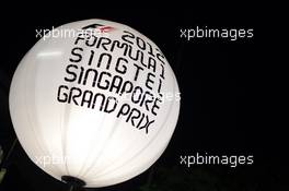 Paddock lighting balloon. 20.09.2012. Formula 1 World Championship, Rd 14, Singapore Grand Prix, Singapore, Singapore, Preparation Day