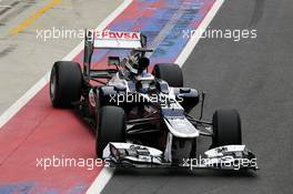 Valtteri Bottas (FIN) Williams FW34 Third Driver leaves the pits. 13.07.2012. Formula One Young Drivers Test, Day 2, Silverstone, England.