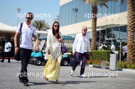 (L to R): Jenson Button (GBR) McLaren with girlfriend Jessica Michibata (JPN) and father John Button (GBR). 02.11.2012. Formula 1 World Championship, Rd 18, Abu Dhabi Grand Prix, Yas Marina Circuit, Abu Dhabi, Practice Day.