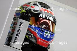 The helmet of Pastor Maldonado (VEN) Williams. 02.11.2012. Formula 1 World Championship, Rd 18, Abu Dhabi Grand Prix, Yas Marina Circuit, Abu Dhabi, Practice Day.