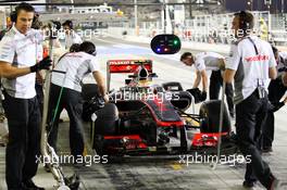 Lewis Hamilton (GBR) McLaren MP4/27 in the pits. 02.11.2012. Formula 1 World Championship, Rd 18, Abu Dhabi Grand Prix, Yas Marina Circuit, Abu Dhabi, Practice Day.