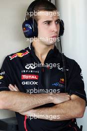 Antonio Felix da Costa (POR) Red Bull Racing Young Test Driver. 02.11.2012. Formula 1 World Championship, Rd 18, Abu Dhabi Grand Prix, Yas Marina Circuit, Abu Dhabi, Practice Day.