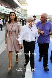 Bernie Ecclestone (GBR) CEO Formula One Group (FOM) with fiance Fabiana Flosi (BRA). 04.11.2012. Formula 1 World Championship, Rd 18, Abu Dhabi Grand Prix, Yas Marina Circuit, Abu Dhabi, Race Day.