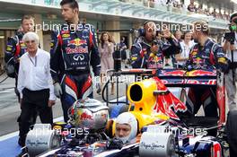 Sebastian Vettel (GER) Red Bull Racing RB8 waits to start his race from the pit lane and is approached by Bernie Ecclestone (GBR) CEO Formula One Group (FOM). 04.11.2012. Formula 1 World Championship, Rd 18, Abu Dhabi Grand Prix, Yas Marina Circuit, Abu Dhabi, Race Day.