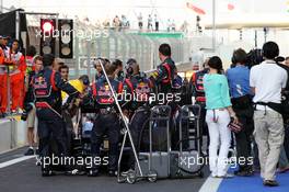 Sebastian Vettel (GER) Red Bull Racing RB8 waits to start from the pit lane. 04.11.2012. Formula 1 World Championship, Rd 18, Abu Dhabi Grand Prix, Yas Marina Circuit, Abu Dhabi, Race Day.