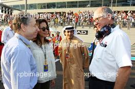 Jean Todt (FRA) FIA President and Michelle Yeoh (MAL) on the grid. 04.11.2012. Formula 1 World Championship, Rd 18, Abu Dhabi Grand Prix, Yas Marina Circuit, Abu Dhabi, Race Day.