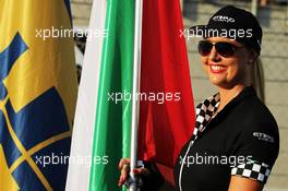 Grid girl. 04.11.2012. Formula 1 World Championship, Rd 18, Abu Dhabi Grand Prix, Yas Marina Circuit, Abu Dhabi, Race Day.