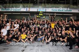 Race winner Kimi Raikkonen (FIN) Lotus F1 Team celebrates with the team. 04.11.2012. Formula 1 World Championship, Rd 18, Abu Dhabi Grand Prix, Yas Marina Circuit, Abu Dhabi, Race Day.
