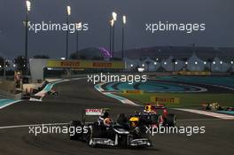 Bruno Senna (BRA) Williams FW34 leads Sebastian Vettel (GER) Red Bull Racing RB8. 04.11.2012. Formula 1 World Championship, Rd 18, Abu Dhabi Grand Prix, Yas Marina Circuit, Abu Dhabi, Race Day.