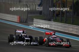 Pastor Maldonado (VEN), Williams F1 Team and Jenson Button (GBR), McLaren Mercedes  04.11.2012. Formula 1 World Championship, Rd 18, Abu Dhabi Grand Prix, Abu Dhabi, UAE, Race Day