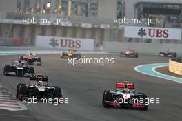 Kimi Raikkonen (FIN), Lotus F1 Team and Lewis Hamilton (GBR), McLaren Mercedes  04.11.2012. Formula 1 World Championship, Rd 18, Abu Dhabi Grand Prix, Abu Dhabi, UAE, Race Day