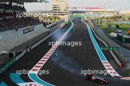 Lewis Hamilton (GBR) McLaren MP4/27 locks up his tyres. 04.11.2012. Formula 1 World Championship, Rd 18, Abu Dhabi Grand Prix, Yas Marina Circuit, Abu Dhabi, Race Day.