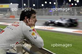 Mark Webber (AUS), Red Bull Racing crashed out of the race  04.11.2012. Formula 1 World Championship, Rd 18, Abu Dhabi Grand Prix, Abu Dhabi, UAE, Race Day
