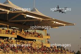 Etihad fly over. 04.11.2012. Formula 1 World Championship, Rd 18, Abu Dhabi Grand Prix, Yas Marina Circuit, Abu Dhabi, Race Day.