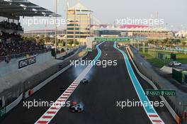 Lewis Hamilton (GBR) McLaren MP4/27 locks up his tyres. 04.11.2012. Formula 1 World Championship, Rd 18, Abu Dhabi Grand Prix, Yas Marina Circuit, Abu Dhabi, Race Day.