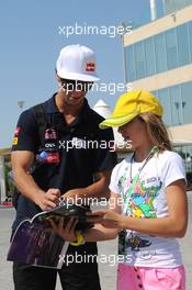 Daniel Ricciardo (AUS) Scuderia Toro Rosso signs autographs for the fans. 03.11.2012. Formula 1 World Championship, Rd 18, Abu Dhabi Grand Prix, Yas Marina Circuit, Abu Dhabi, Qualifying Day.