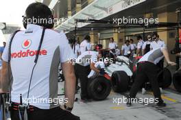 McLaren practice pit stops. 03.11.2012. Formula 1 World Championship, Rd 18, Abu Dhabi Grand Prix, Yas Marina Circuit, Abu Dhabi, Qualifying Day.