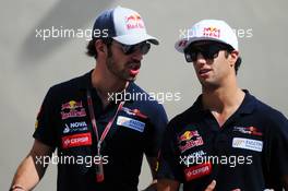 (L to R): Jean-Eric Vergne (FRA) Scuderia Toro Rosso with Daniel Ricciardo (AUS) Scuderia Toro Rosso. 03.11.2012. Formula 1 World Championship, Rd 18, Abu Dhabi Grand Prix, Yas Marina Circuit, Abu Dhabi, Qualifying Day.