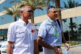 Martin Whitmarsh (GBR) McLaren Chief Executive Officer. 03.11.2012. Formula 1 World Championship, Rd 18, Abu Dhabi Grand Prix, Yas Marina Circuit, Abu Dhabi, Qualifying Day.