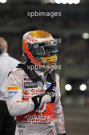 Lewis Hamilton (GBR) McLaren celebrates his pole position in parc ferme. 03.11.2012. Formula 1 World Championship, Rd 18, Abu Dhabi Grand Prix, Yas Marina Circuit, Abu Dhabi, Qualifying Day.