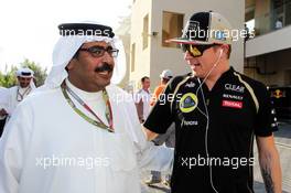 (L to R): Muhammed Al Khalifa (BRN) Bahrain Circuit Chairman with Kimi Raikkonen (FIN) Lotus F1 Team. 04.11.2012. Formula 1 World Championship, Rd 18, Abu Dhabi Grand Prix, Yas Marina Circuit, Abu Dhabi, Race Day.
