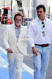 Valentino (ITA) Fashion Designer (Left). 04.11.2012. Formula 1 World Championship, Rd 18, Abu Dhabi Grand Prix, Yas Marina Circuit, Abu Dhabi, Race Day.