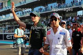 (L to R): Vitaly Petrov (RUS) Caterham and Sergio Perez (MEX) Sauber on the drivers parade. 04.11.2012. Formula 1 World Championship, Rd 18, Abu Dhabi Grand Prix, Yas Marina Circuit, Abu Dhabi, Race Day.