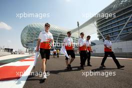 Nico Hulkenberg (GER) Sahara Force India F1 walks the circuit. 01.11.2012. Formula 1 World Championship, Rd 18, Abu Dhabi Grand Prix, Yas Marina Circuit, Abu Dhabi, Preparation Day.