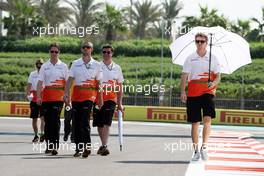 Nico Hulkenberg (GER) Sahara Force India F1 walks the circuit. 01.11.2012. Formula 1 World Championship, Rd 18, Abu Dhabi Grand Prix, Yas Marina Circuit, Abu Dhabi, Preparation Day.