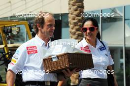 (L to R): Joseph Lieberer (SUI) Sauber Physio with Monisha Kaltenborn (AUT) Sauber Team Principal. 01.11.2012. Formula 1 World Championship, Rd 18, Abu Dhabi Grand Prix, Yas Marina Circuit, Abu Dhabi, Preparation Day.