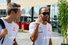 Lewis Hamilton (GBR) McLaren with Antti Vierula (FIN) Personal Trainer. 01.11.2012. Formula 1 World Championship, Rd 18, Abu Dhabi Grand Prix, Yas Marina Circuit, Abu Dhabi, Preparation Day.