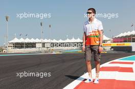 Paul di Resta (GBR) Sahara Force India F1 walks the circuit. 01.11.2012. Formula 1 World Championship, Rd 18, Abu Dhabi Grand Prix, Yas Marina Circuit, Abu Dhabi, Preparation Day.