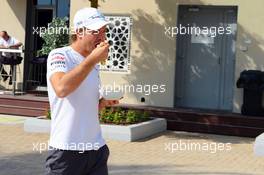 Nico Rosberg (GER) Mercedes AMG F1 enjoys some food. 01.11.2012. Formula 1 World Championship, Rd 18, Abu Dhabi Grand Prix, Yas Marina Circuit, Abu Dhabi, Preparation Day.