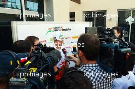 Nico Hulkenberg (GER) Sahara Force India F1 with the media. 01.11.2012. Formula 1 World Championship, Rd 18, Abu Dhabi Grand Prix, Yas Marina Circuit, Abu Dhabi, Preparation Day.