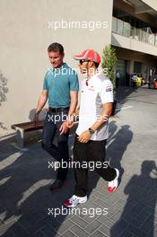 (L to R): David Coulthard (GBR) Red Bull Racing and Scuderia Toro Advisor / BBC Television Commentator with Lewis Hamilton (GBR) McLaren. 01.11.2012. Formula 1 World Championship, Rd 18, Abu Dhabi Grand Prix, Yas Marina Circuit, Abu Dhabi, Preparation Day.