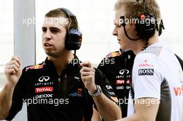 (L to R): Antonio Felix da Costa (POR) Red Bull Racing Test Driver with Kevin Magnussen (DEN) McLaren Test Driver. 08.11.2012. Formula 1 Young Drivers Test, Day 3, Yas Marina Circuit, Abu Dhabi, UAE.